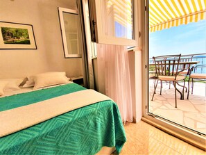 4 bedrooms, iron/ironing board, WiFi, bed sheets - Holiday House Angie in Vinišće, cove Mala Ljubljeva, 70 meters from the sea (Vinišce)