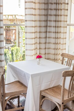 Balcony - The Inn at Four Eleven York (Norfolk)