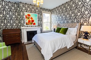 Freemason Suite | Frette Italian sheets, premium bedding, down comforters, pillowtop beds - The Inn at Four Eleven York (Norfolk)