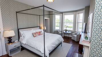 Quarto superluxo, 1 cama King, vista para o pátio | Lençóis italianos Frette, roupas de cama premium, edredons de pluma