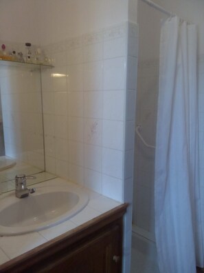 Shower - Mas Chazel - The furnished M (Saint-Paulet-de-Caisson)