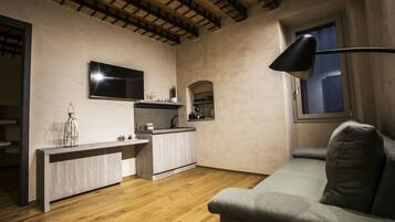 Suite | Private kitchenette | Full-size fridge, espresso maker, coffee/tea maker, electric kettle