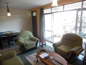 Flat-screen TV - 3 bedroom apartment Samra I (Kilimani)