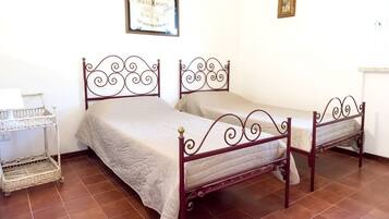 3 habitaciones y ropa de cama