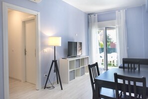 Dining - S051 - Sirolo, new three-room apartment with garden (Sirolo)