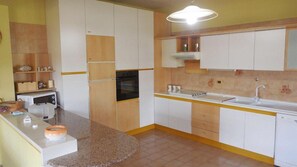 Refrigerador, horno, parrilla de estufa y lavavajillas 
