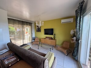 Télévision, chaîne hi-fi