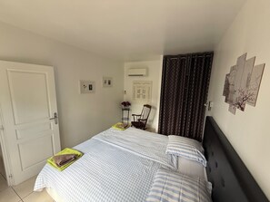 2 bedrooms, iron/ironing board, travel cot, free WiFi