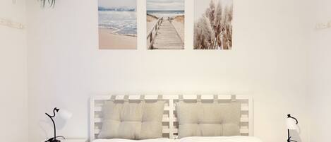 2 عدّة غرف نوم وملاءات أسرّة