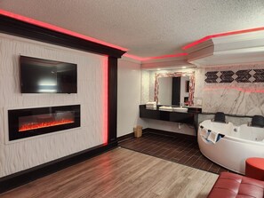 Desk, blackout curtains, iron/ironing board, free WiFi - Motel 6 North Little Rock, AR (North Little Rock)