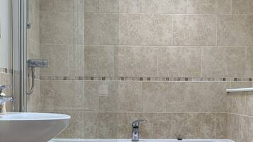 Combined shower/bathtub, hair dryer, towels, soap