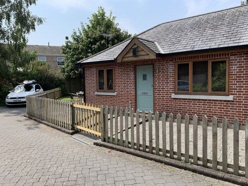 The Retreat Holiday Home, Christchurch, Dorset. Family and couple friendly.