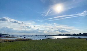 2 slaapkamers, een strijkplank/strijkijzer, gratis wifi, beddengoed