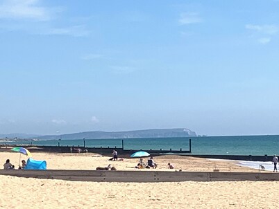 The Retreat Holiday Home, Christchurch, Dorset. Family and couple friendly.