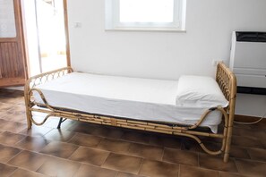 1 bedroom, bed sheets