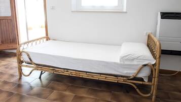 1 bedroom, bed sheets