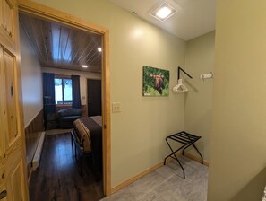 1 dormitorio, cuna de viaje, wifi gratis y ropa de cama