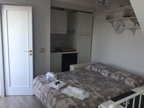 Individually decorated, individually furnished, bed sheets