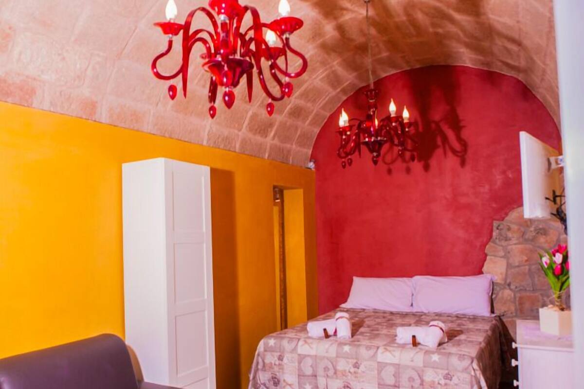 Individually decorated, individually furnished, bed sheets