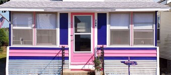 Cute, Cozy & Cool 2-bedroom, 1-bath cottage across the street from Clinton Beach