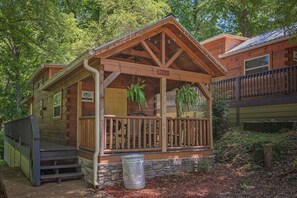 Exterior - Sophie Cabin | National Forest Tiny Cabin (Chattanooga)
