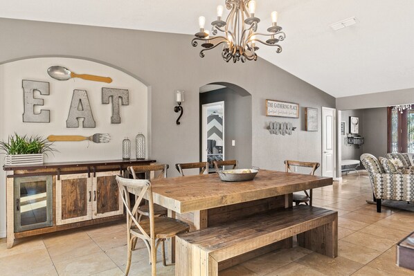 Dining - LUXURY 5 BEDROOM w/ POOL AND AMAZING VIEWS!!! (Lake Havasu City)