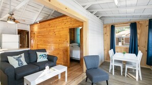 Standard Cabin | Living area - The Trace at Oak Lake (Havelock-Belmont-Methuen)