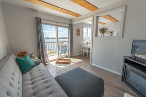 Standard Cabin | Living area | Flat-screen TV - The Trace at Oak Lake (Havelock-Belmont-Methuen)