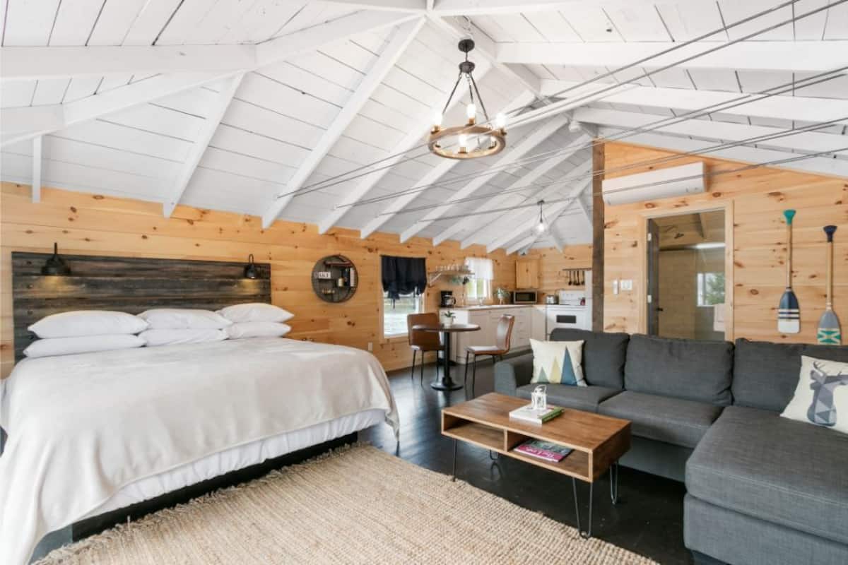 Luxury Cabin | Living area