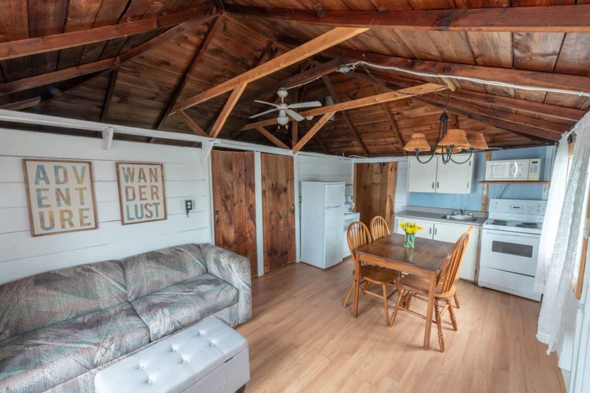 Traditional Cabin | Living area