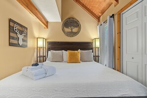 King bed - The Nest at Innsbruck| 2 BR| Golf Community and Amenities (Helen)