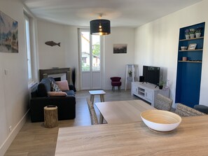 TV - Superb triple exposure apartment, quiet area (Aix-les-Bains)