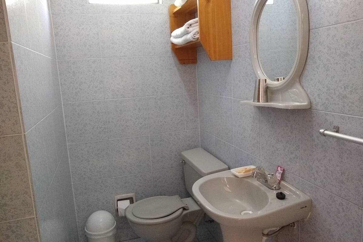 Dusch, hÄrtork, handdukar och tvÄl
