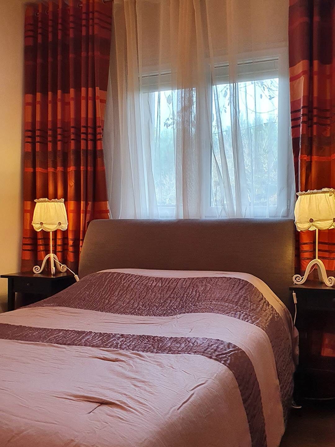 3 chambres, fer et planche à repasser, Wi-Fi gratuit, draps fournis