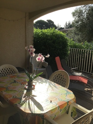 Outdoor dining - T2 apartment - BIG STANDING - air conditioning - swimming pool - terrace - beach at 800m 3 Pers (porto vecchio)