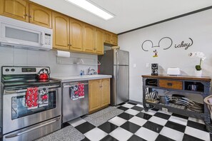 Microondas, horno, placa de cocina, lavavajillas