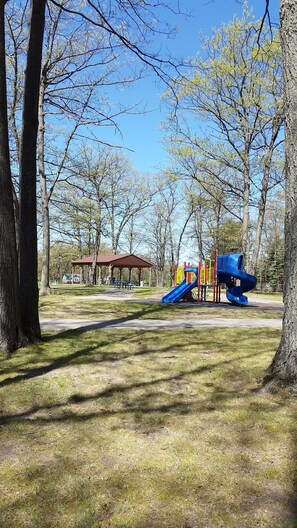 Children’s area - LAKEFRONT COTTAGE  (Lake George)