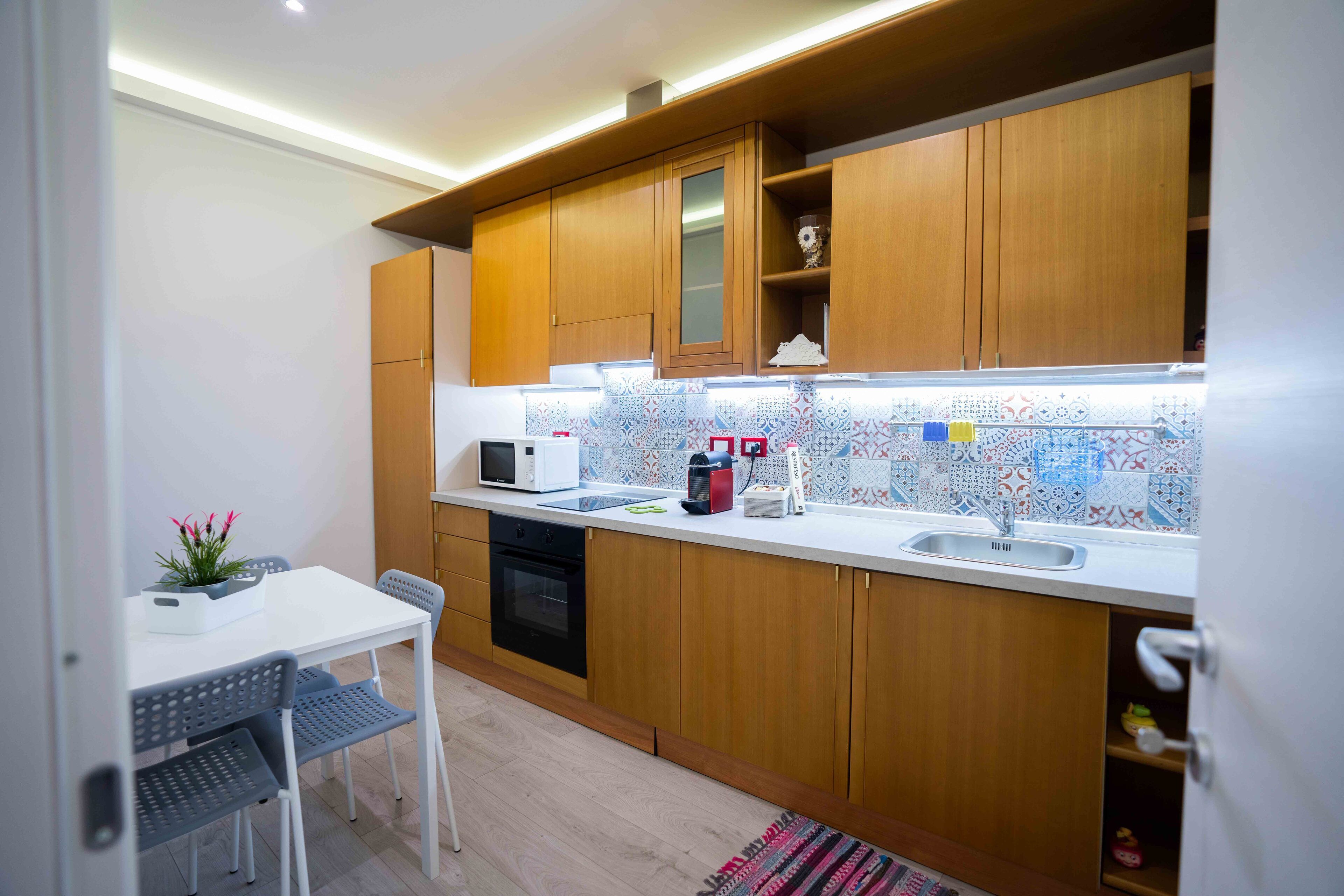 Frigorifero, microonde, forno, macchina per tè/caffè