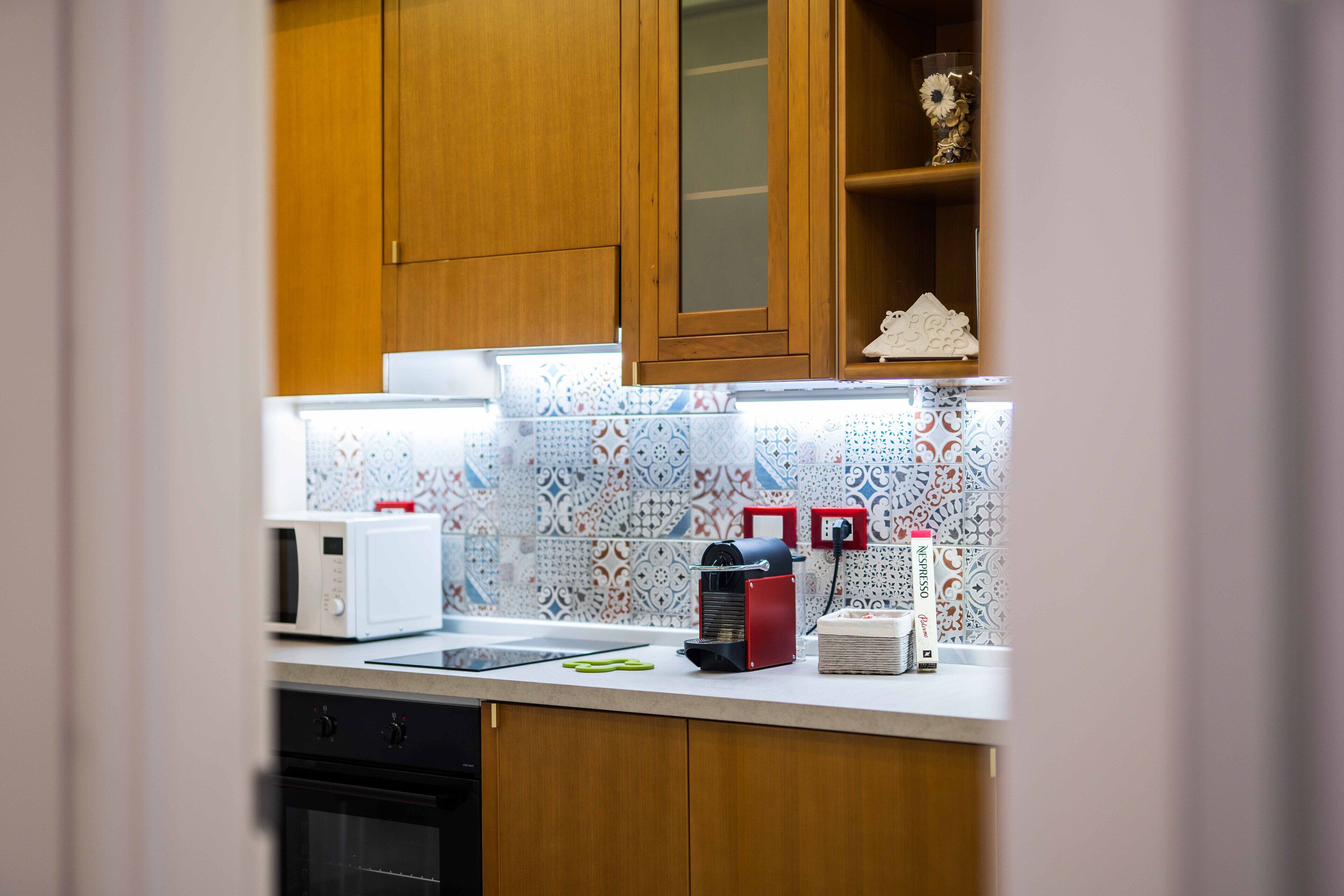 Fridge, microwave, oven, coffee/tea maker