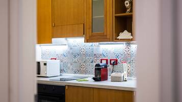 Fridge, microwave, oven, coffee/tea maker