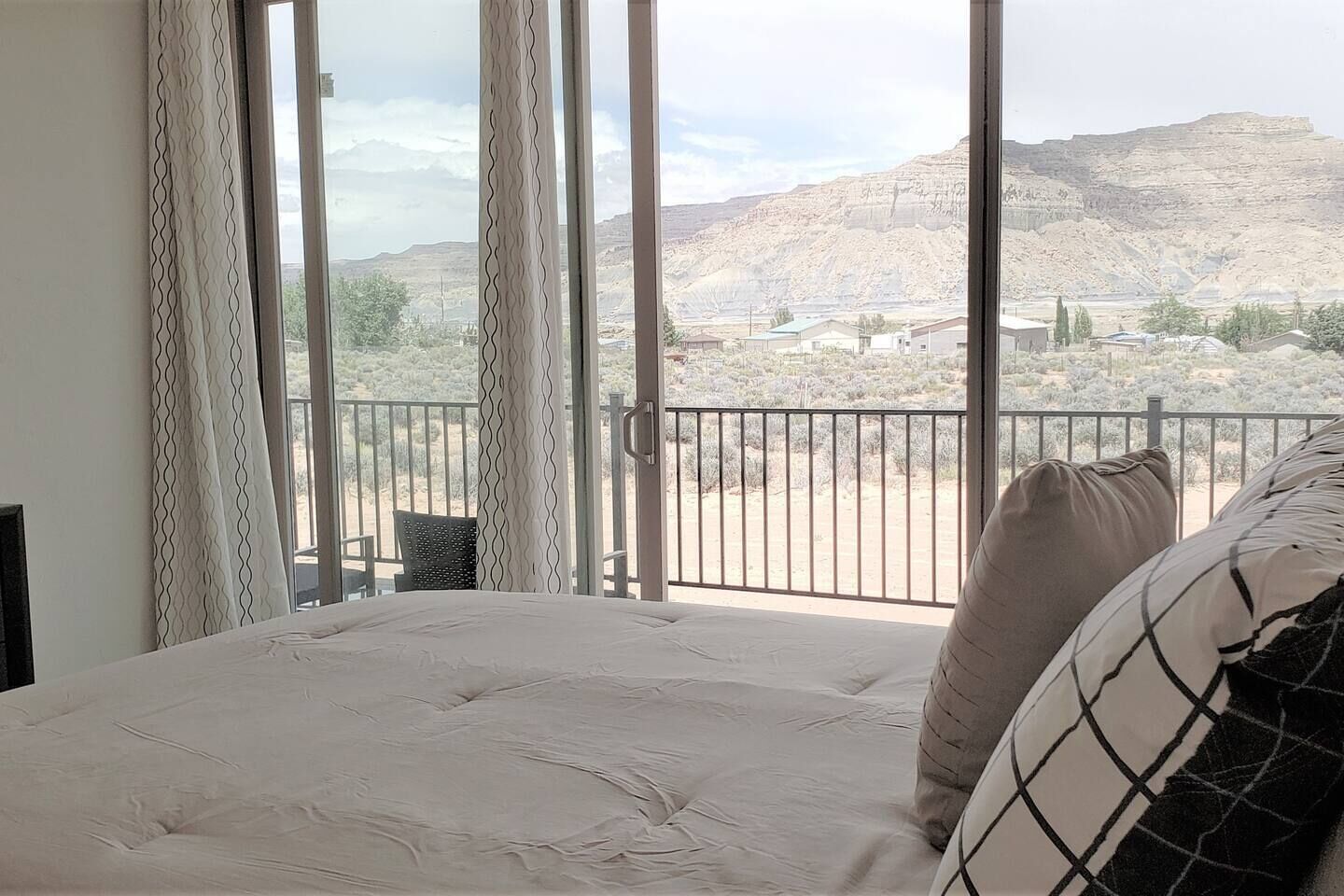 3 slaapkamers, een strijkplank/strijkijzer, reisbedje, gratis wifi