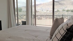 3 عدّة غرف نوم ومكواة/لوح كي وسرير سفر وواي فاي مجانًا