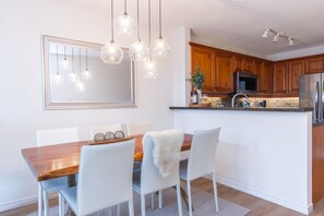 Dining - Whistler Blackcomb Escape | Private Hot Tub & Cozy Mountain Views (Whistler)