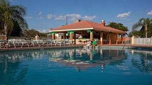 屋外プール、温水プール