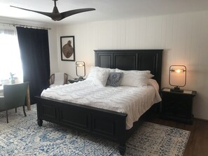 3 makuuhuonetta, työpöytä, silitysrauta/-lauta, ilmainen Wi-Fi