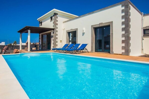 Pool - Villa Eleonor in Playa Blanca (Playa Blanca)