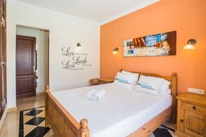 2 bedrooms, WiFi, bed sheets