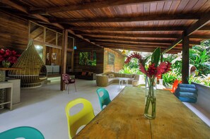 Outdoor dining - Villa Casa Cerise description (Punta Uva)