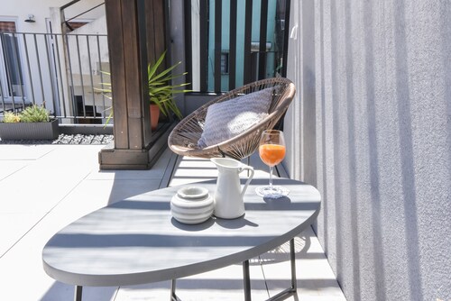 Modern 2 bedroom villa for 5 people with garage 5 minutes from downtown