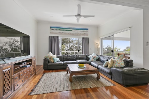 Spacious, pet friendly with views